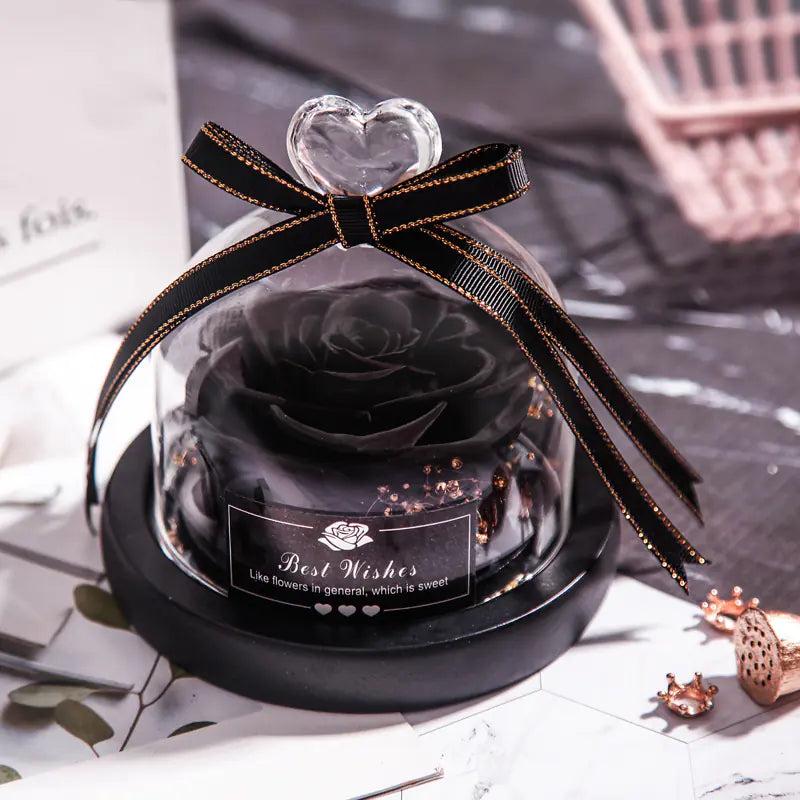 Konservierte ewige Rose in Glaskuppel von Amorlune, elegant präsentiert mit lebendigen Farben und feinem Detail.