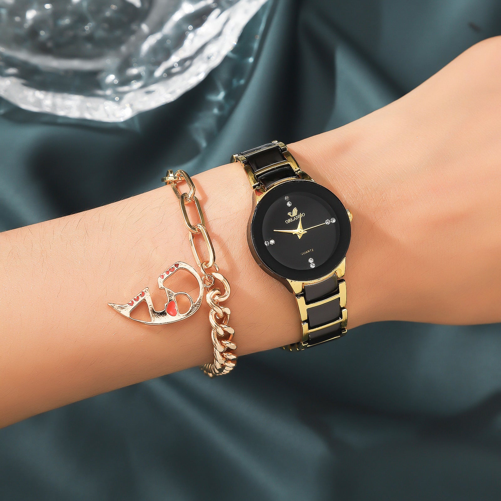 Romantisches Partner-Uhren- und Herz-Armband-Set von Amorlune für Paare, inklusive zwei Uhren und Armbändern mit Herzmotiven