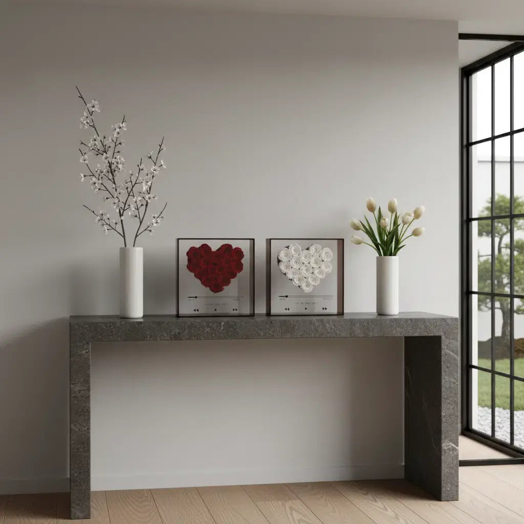 Acryl Herz mit ewigen Rosen und personalisierbarer Love CD von Amorlune, dekorativ und romantisch gestaltet.