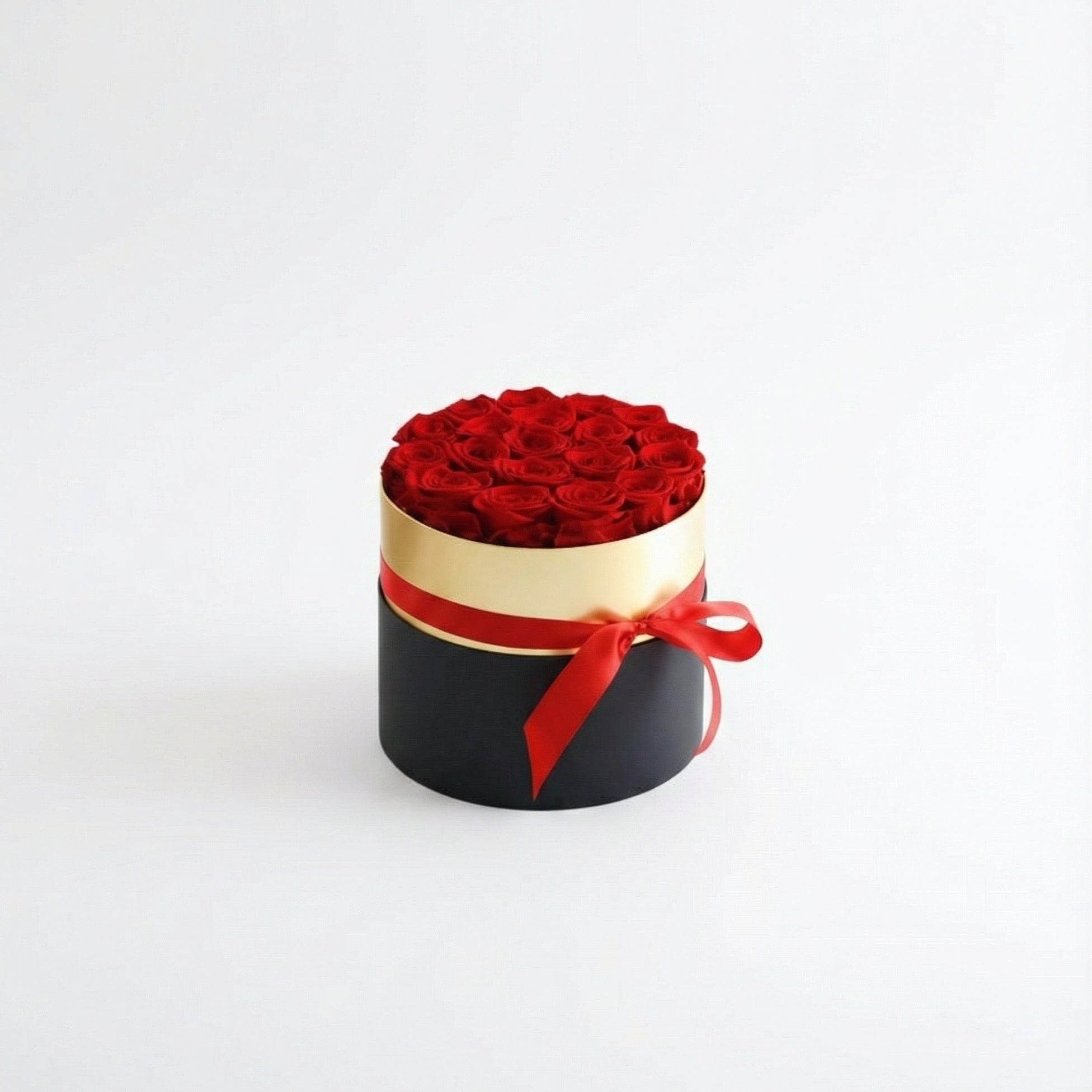 Eternal Roses gift box featuring real preserved roses from Amorlune in elegant packaging.