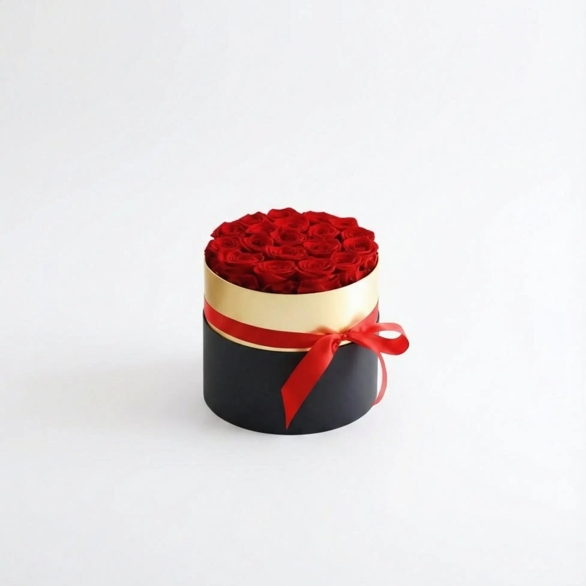 Eternal Roses gift box featuring real preserved roses from Amorlune in elegant packaging.