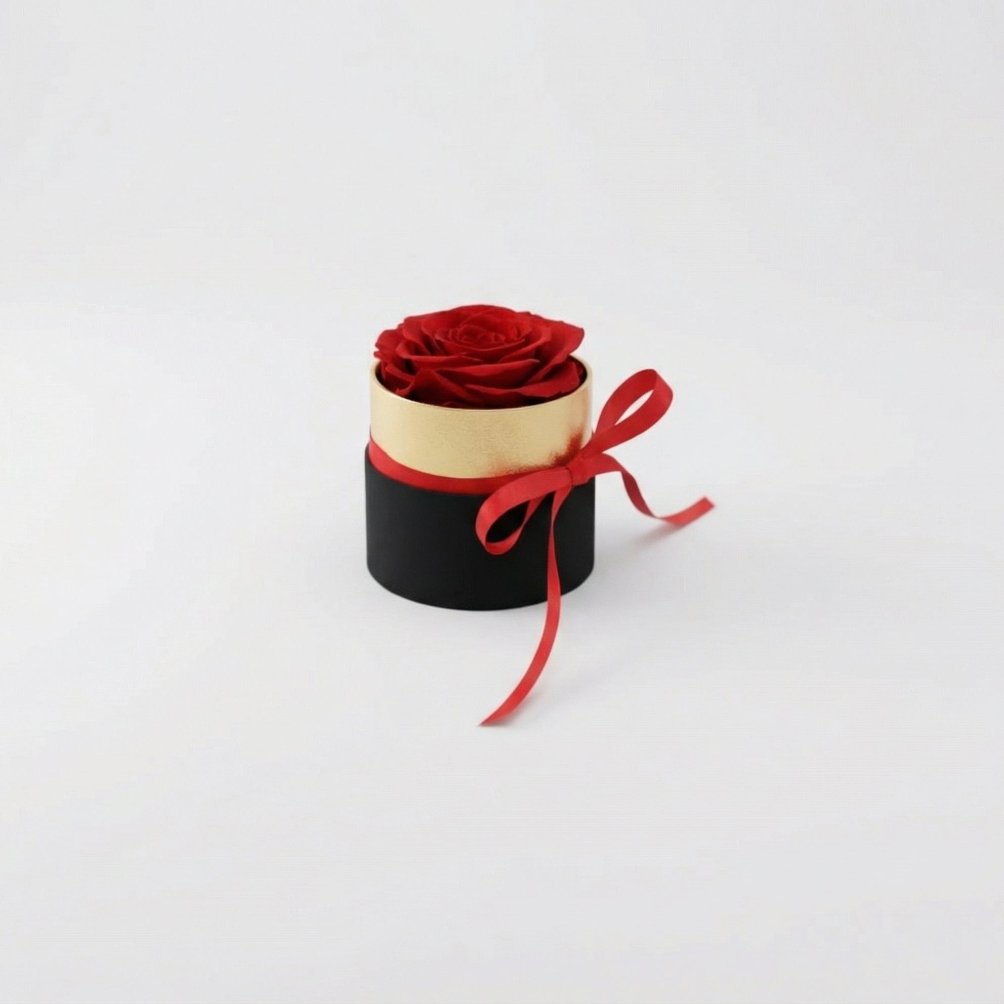 Amorlune Eternal Roses gift box featuring real preserved roses in an elegant arrangement.