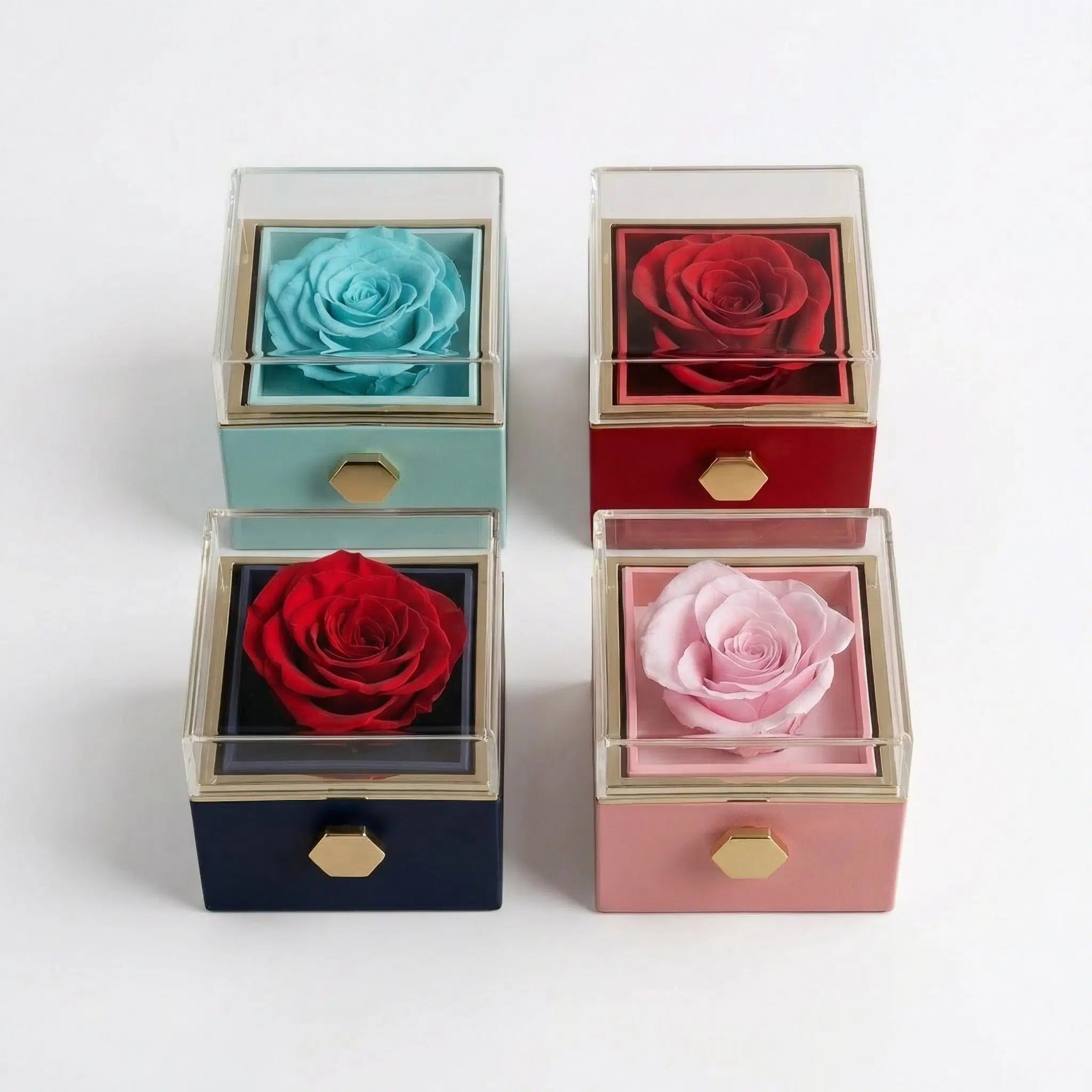 Ewige Kunstrosen Geschenkbox Classic by Amorlune featuring a decorative rose box and elegant necklace inside.