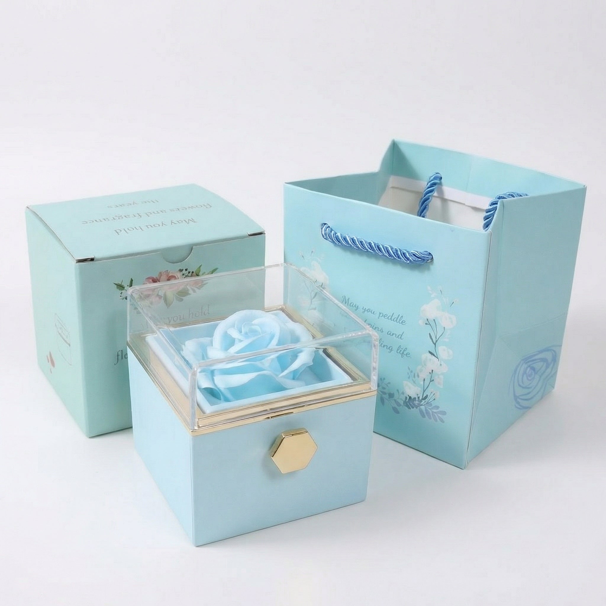 Ewige Kunstrosen Geschenkbox Classic by Amorlune featuring a decorative rose box and elegant chain necklace.