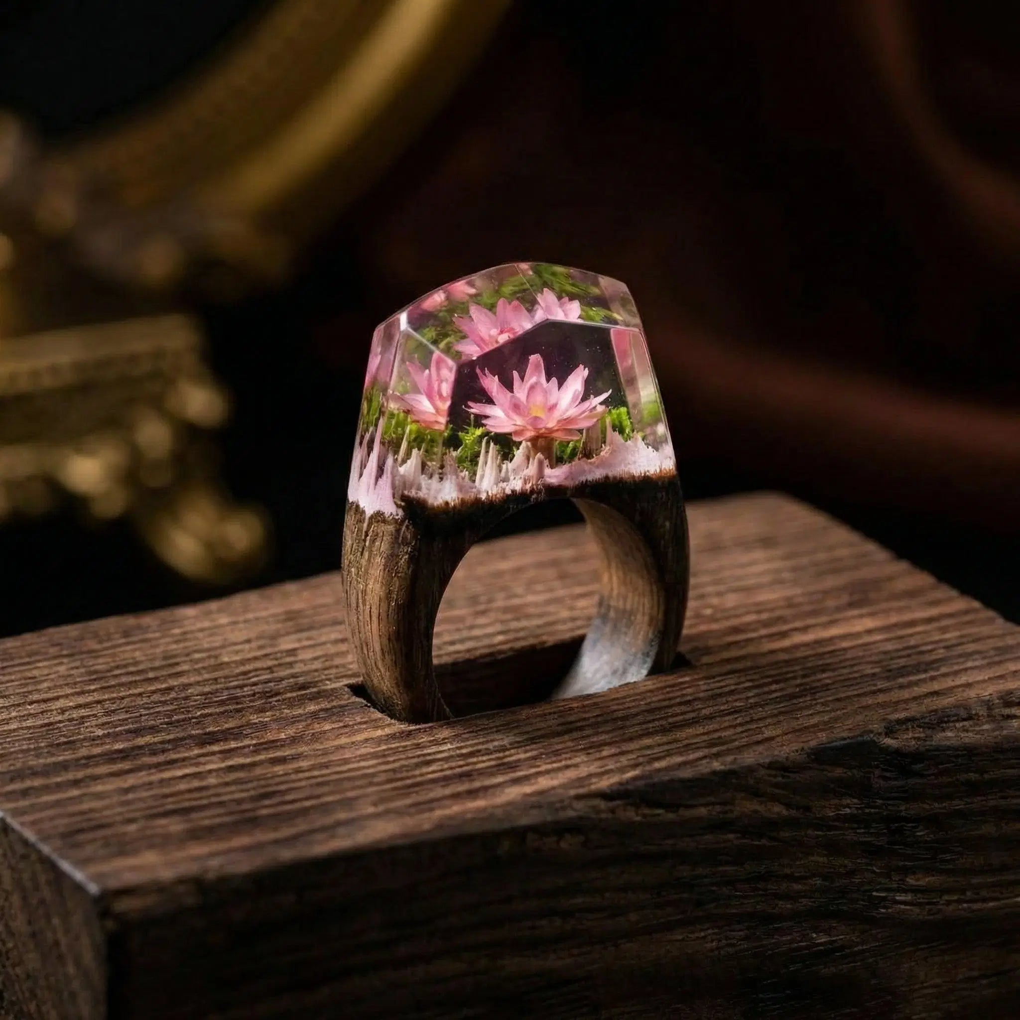 Anello in legno con resina & motivo floreale