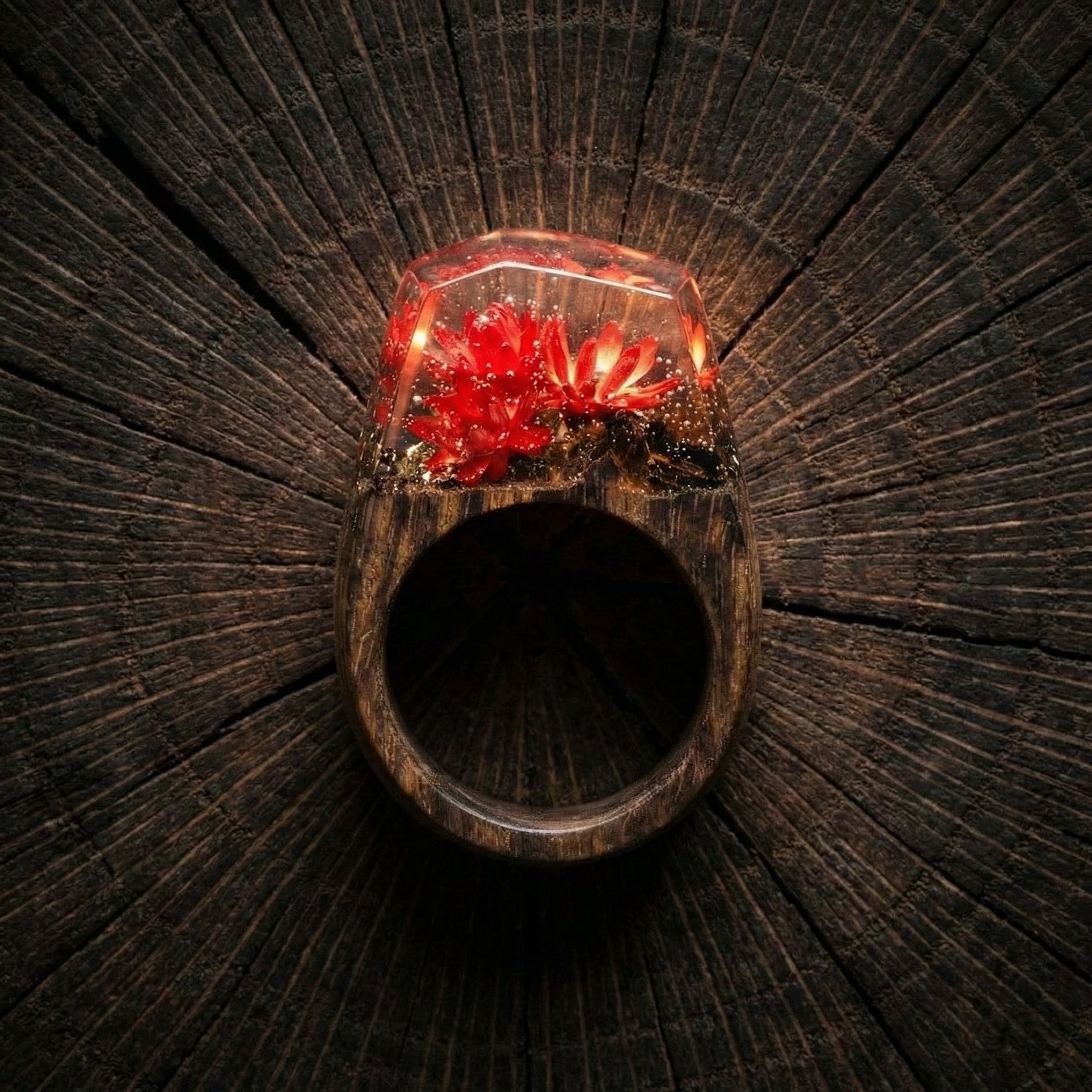 Holzring mit Harz & Blumenmotiv