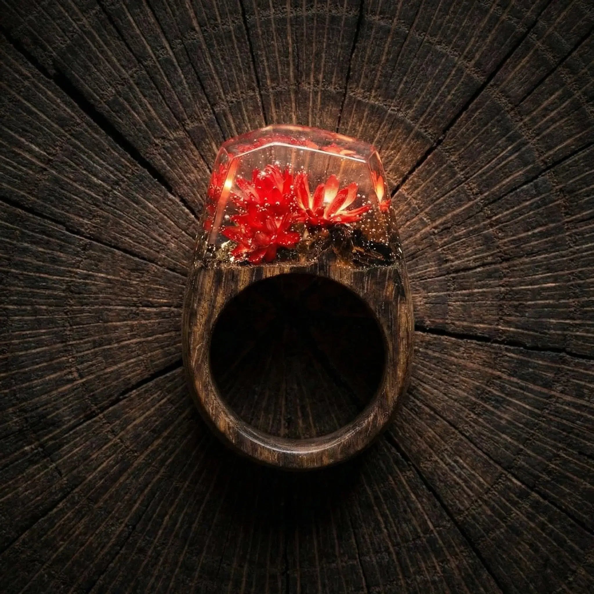 Anello in legno con resina & motivo floreale