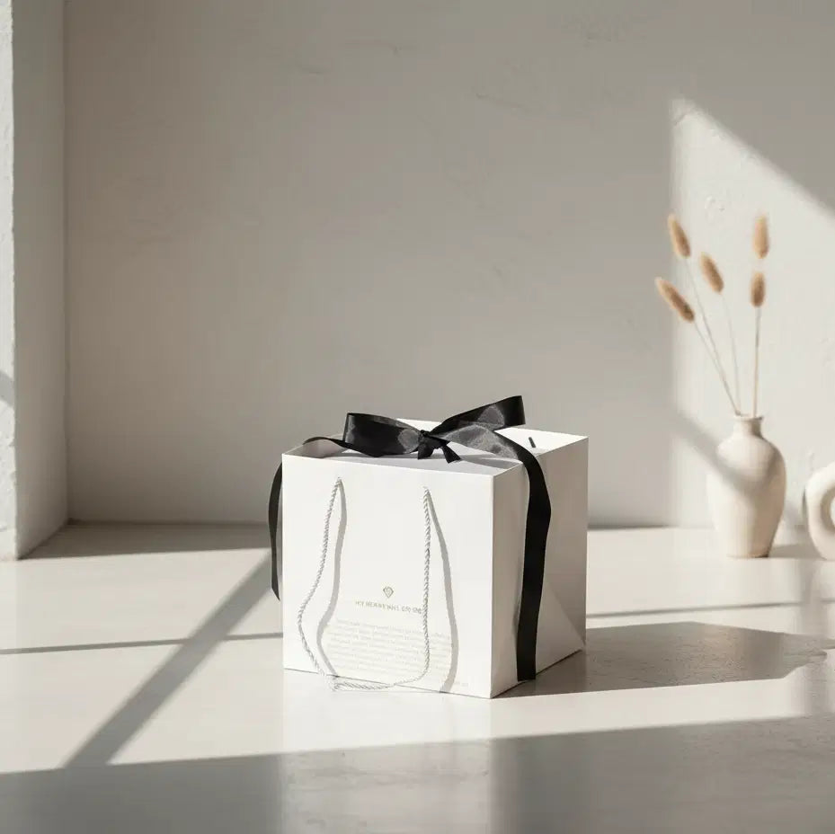 Seifenrosen Geschenkbox von Amorlune, kunstvoll arrangierte Seifen in Form von Rosen in eleganter Verpackung.